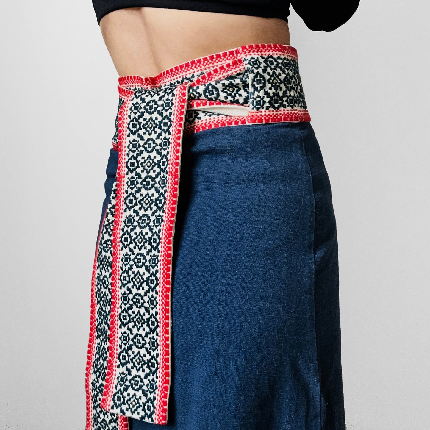 Y2K Embroidered Tied Waist Navy Linen Wrap Skirt - Waist 27.5