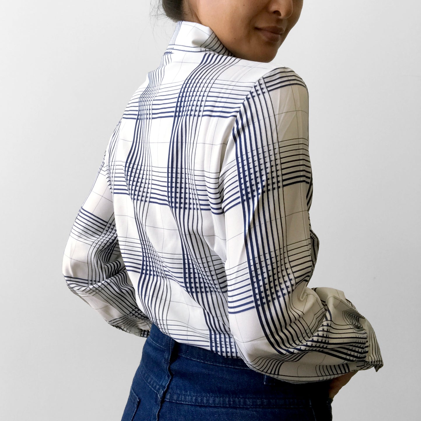 1970s Wide Lapel Button Front Blue and White Crosshatch Striped Shirt