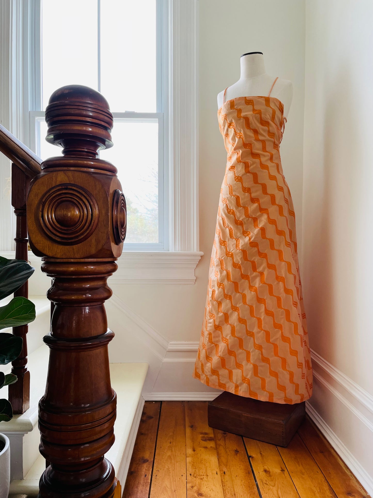 1970s Orange Organza Patterned Lace-Back Open-Back Floor-Length Tied-Back Lined Dress