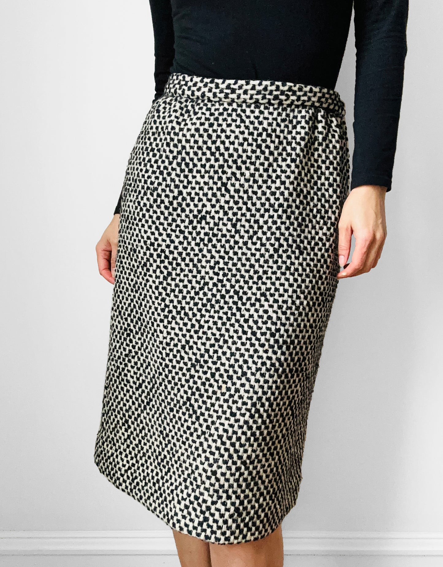 1960s Black and White Woven Heavy Wool Knee Length Skirt - Waist 26