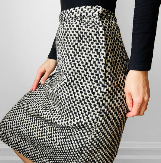 1960s Black and White Woven Heavy Wool Knee Length Skirt - Waist 26