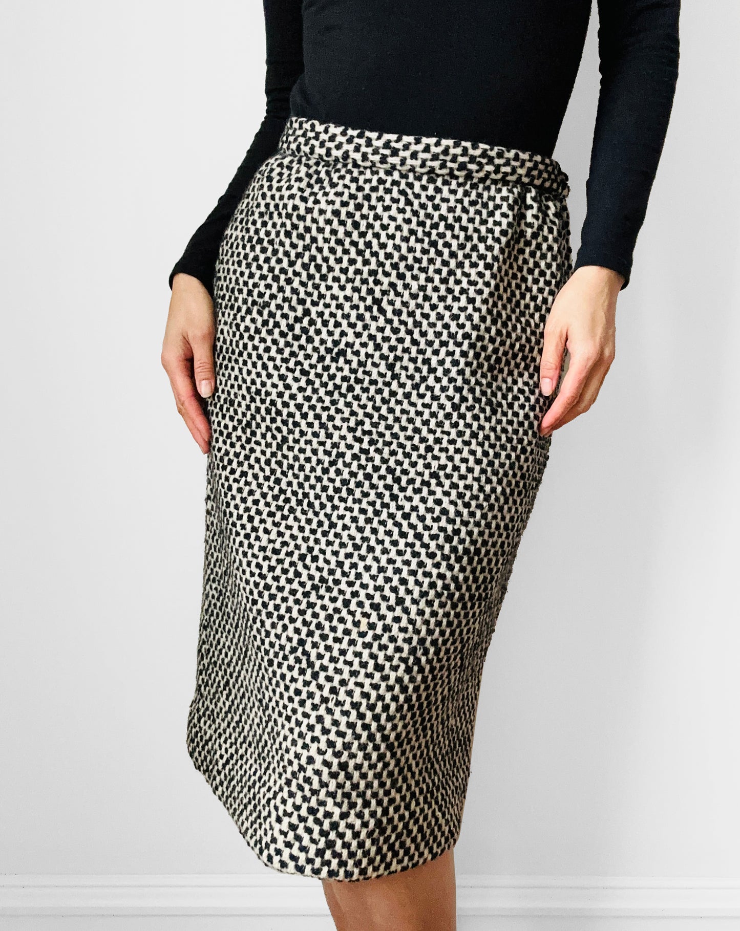 1960s Black and White Woven Heavy Wool Knee Length Skirt - Waist 26