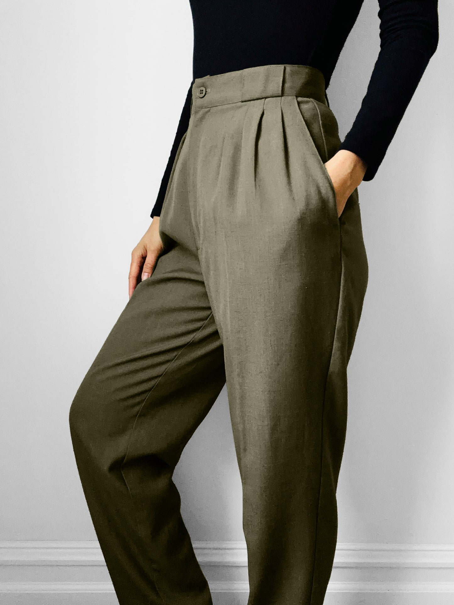 1980s Olive Green Made in the USA High-Waisted Pleated Tapered Leg Trousers Pants - Waist 28