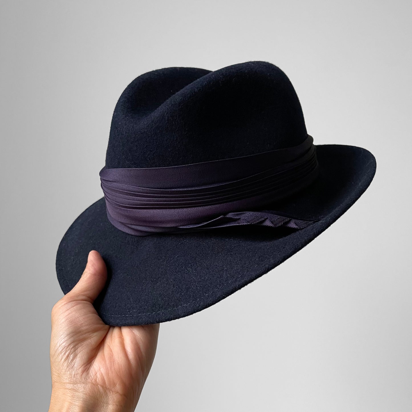 1940s-1950s Sus-Elle Montreal / George W. Bollman Navy Blue Wool Fedora