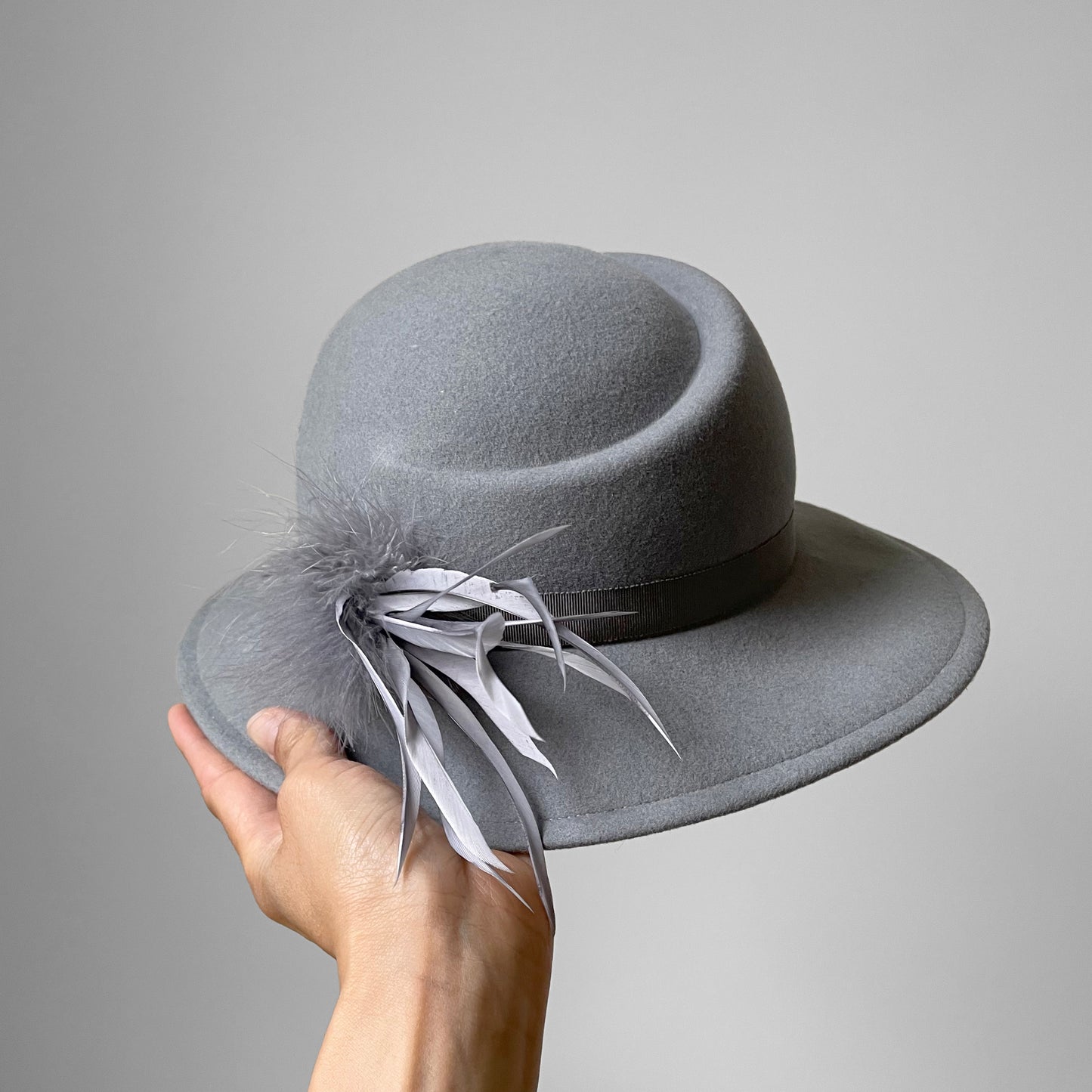 1950s Grey Made in the USA Doeskin Wool Feathered Fedora