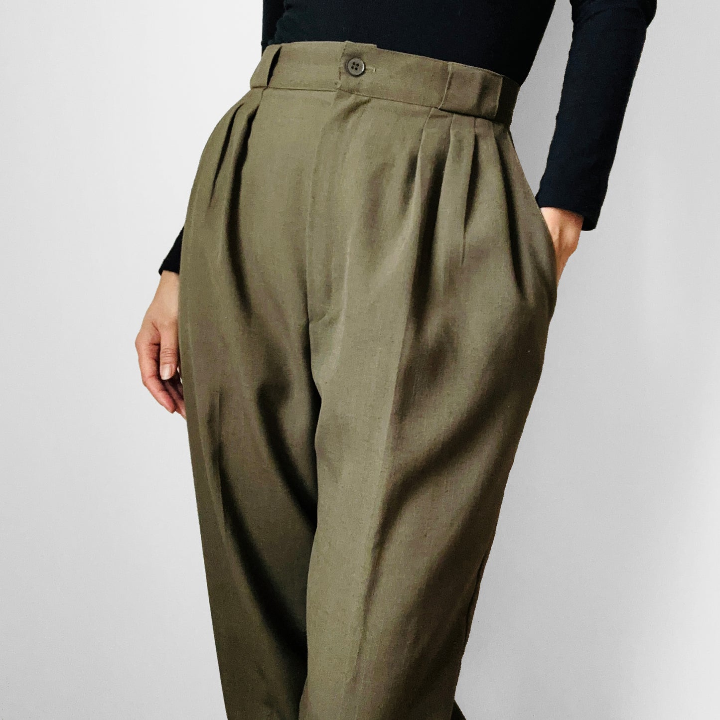 1980s Olive Green Made in the USA High-Waisted Pleated Tapered Leg Trousers Pants - Waist 28