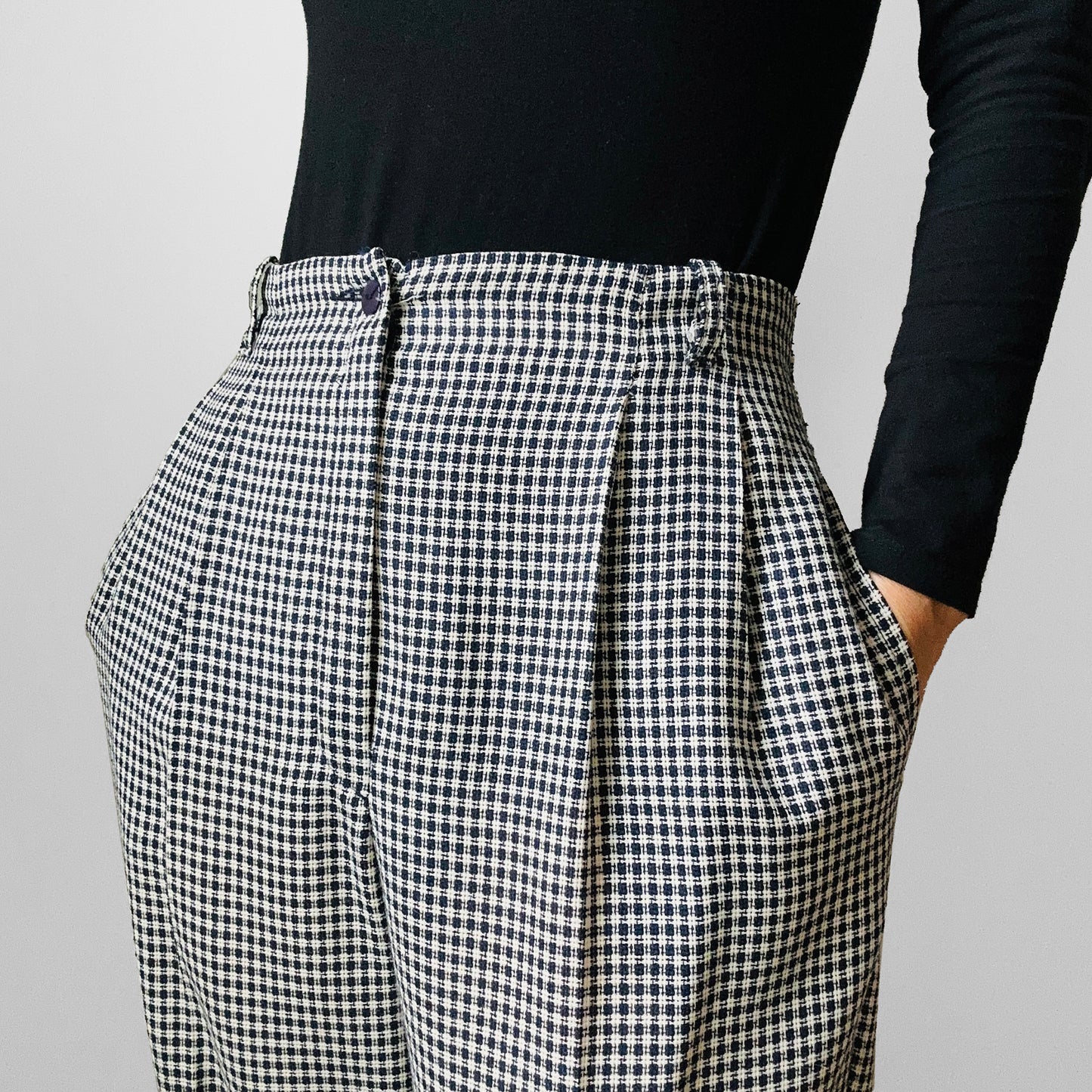 1980s Made in Canada Lightweight Wool Navy and Off-White Gingham Pleated High-Waisted Trousers - Waist 27