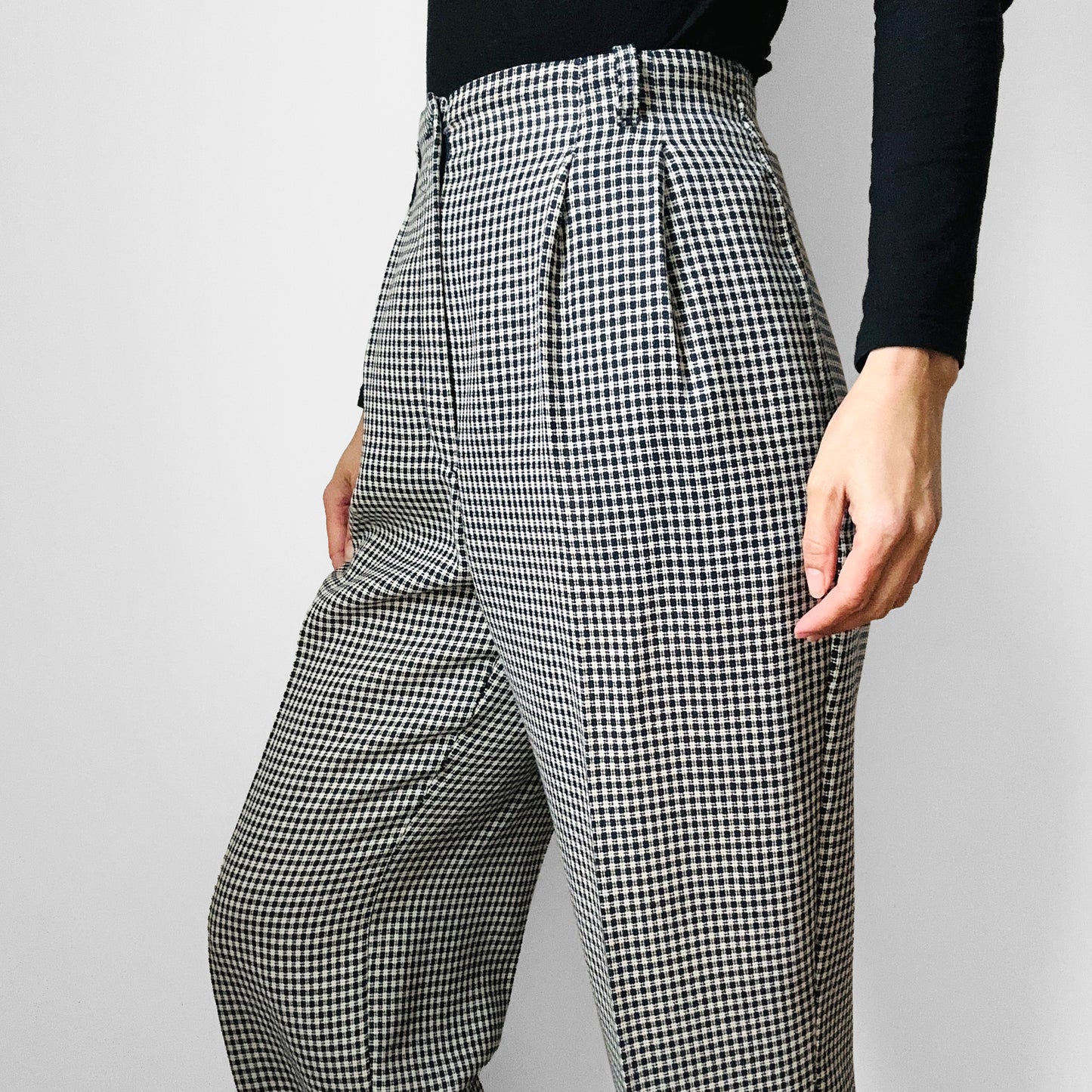 1980s Made in Canada Lightweight Wool Navy and Off-White Gingham Pleated High-Waisted Trousers - Waist 27