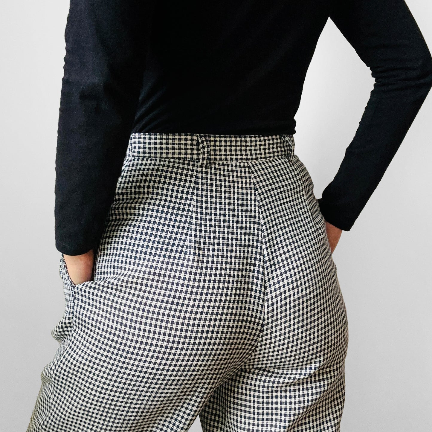 1980s Made in Canada Lightweight Wool Navy and Off-White Gingham Pleated High-Waisted Trousers - Waist 27