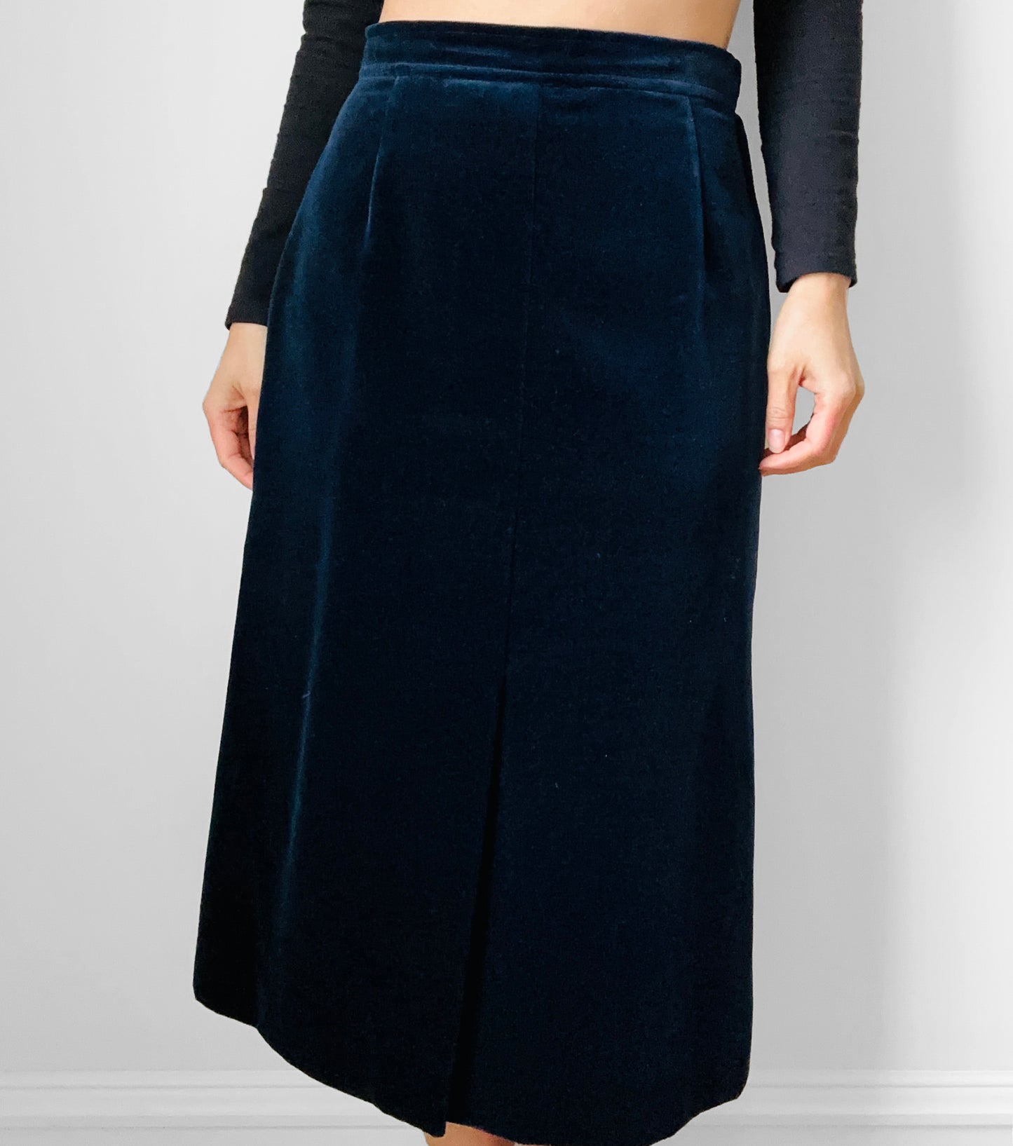 1960s-1970s Highland Queen Dark Blue Heavy Velvet A-Line Made in Canada Skirt - Waist 26