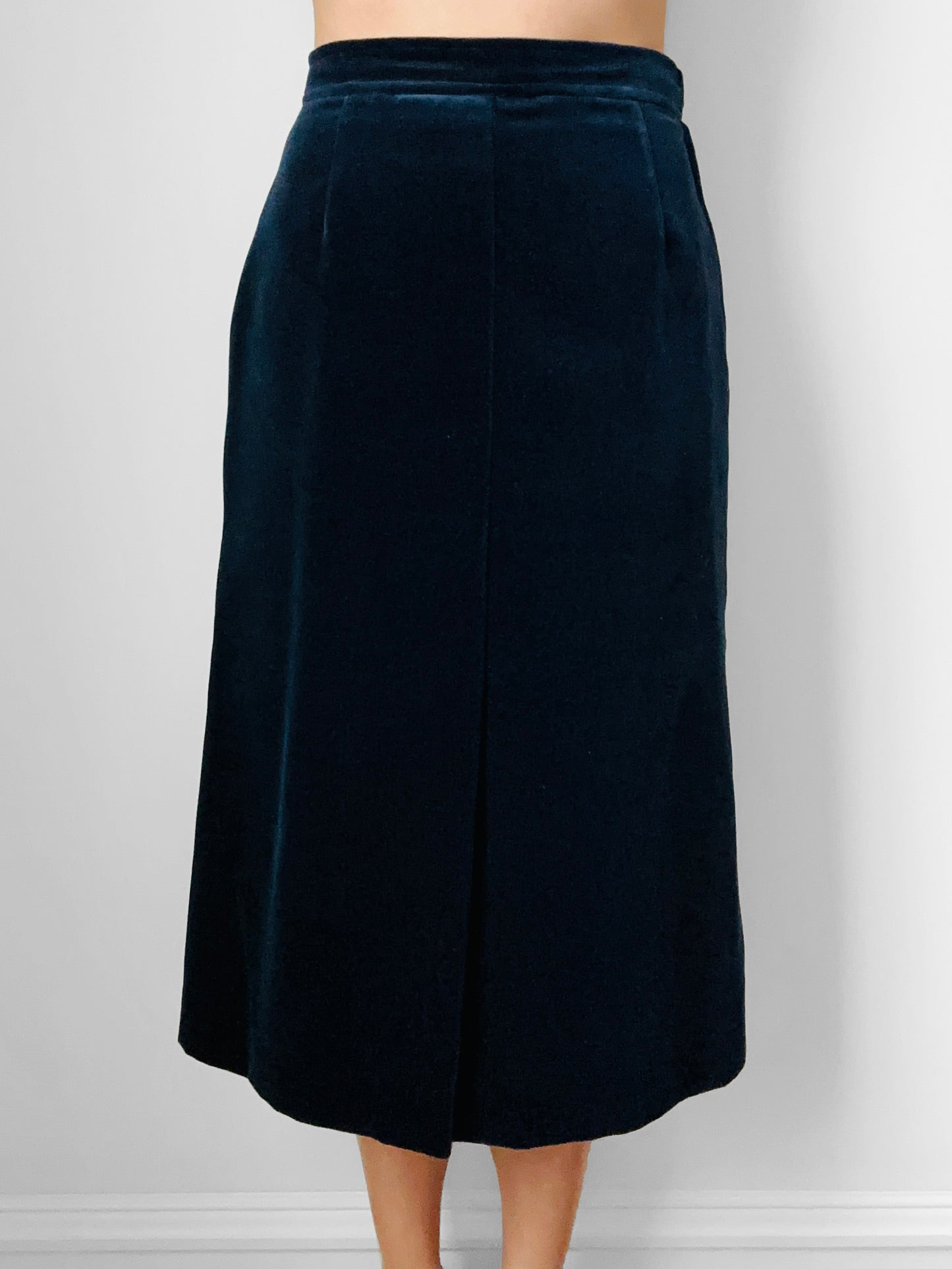 1960s-1970s Highland Queen Dark Blue Heavy Velvet A-Line Made in Canada Skirt - Waist 26