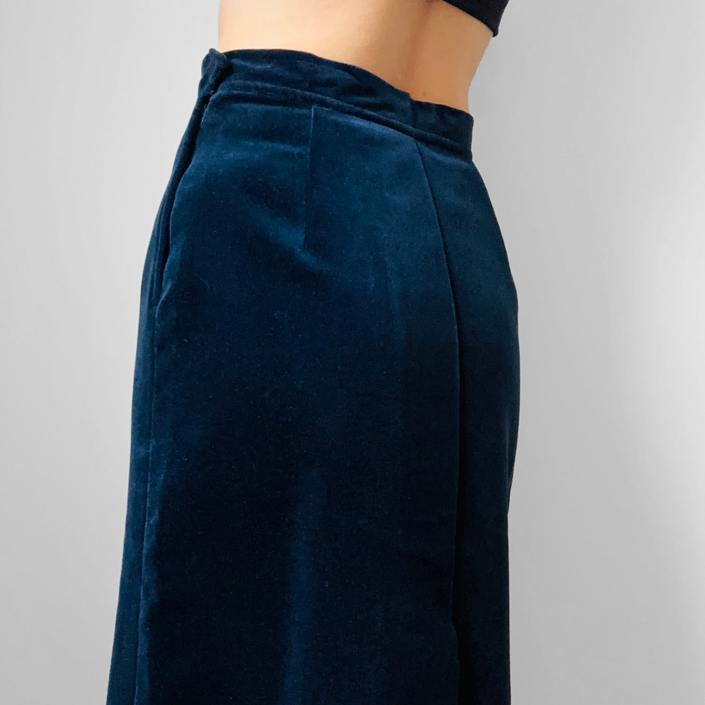 1960s-1970s Highland Queen Dark Blue Heavy Velvet A-Line Made in Canada Skirt - Waist 26