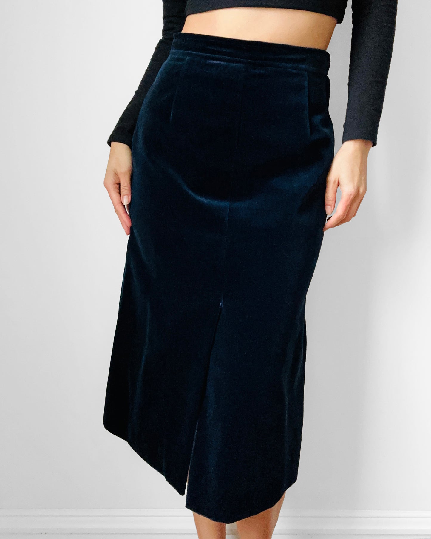 1960s-1970s Highland Queen Dark Blue Heavy Velvet A-Line Made in Canada Skirt - Waist 26