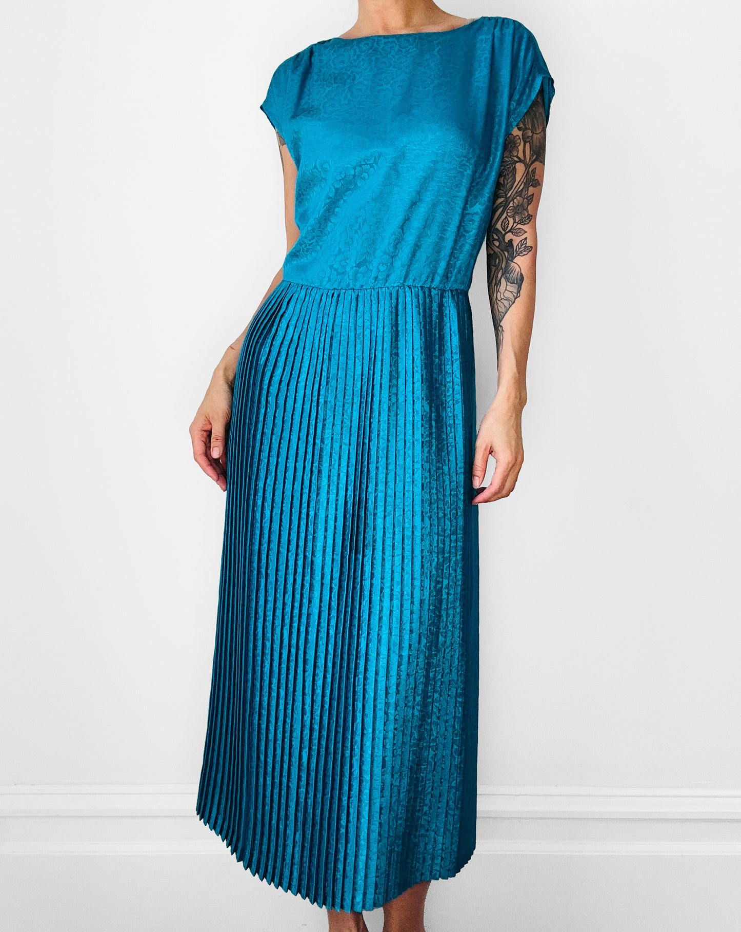 1970s - 1980s Made in Canada Turquoise Tone-On-Tone Floral Knife Pleated Dress - O/S