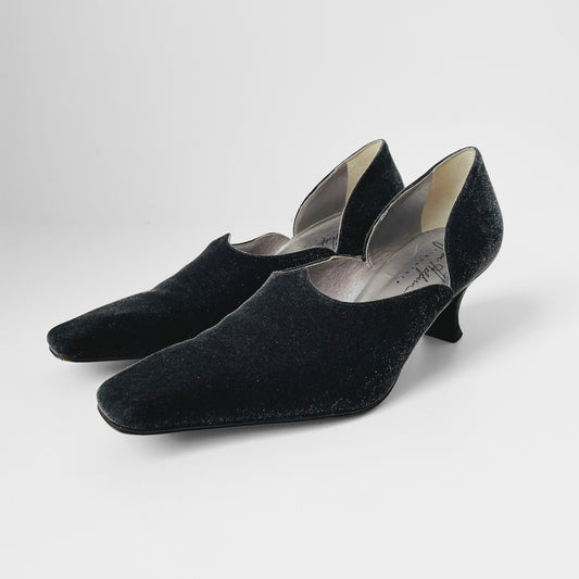 1980s Joan Helpern Charcoal Velvet Low Heel Slip-On Shoes - Sz. 8M