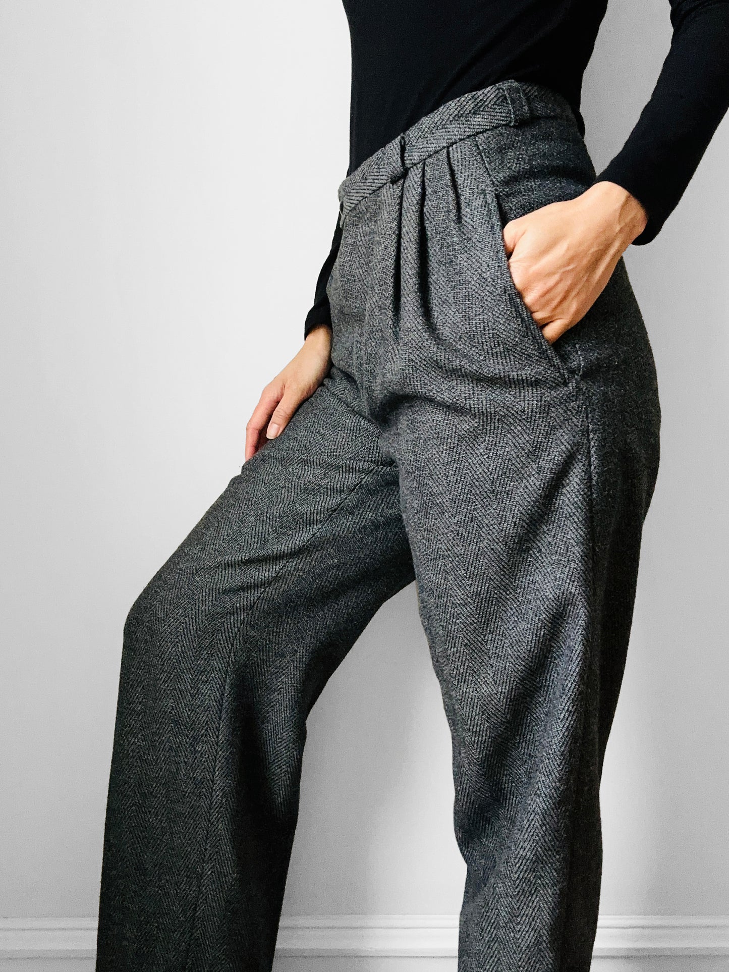 1980s Charcoal Grey Wool Blend Tweed Pleated Waist High-Waisted Trousers - Waist 28