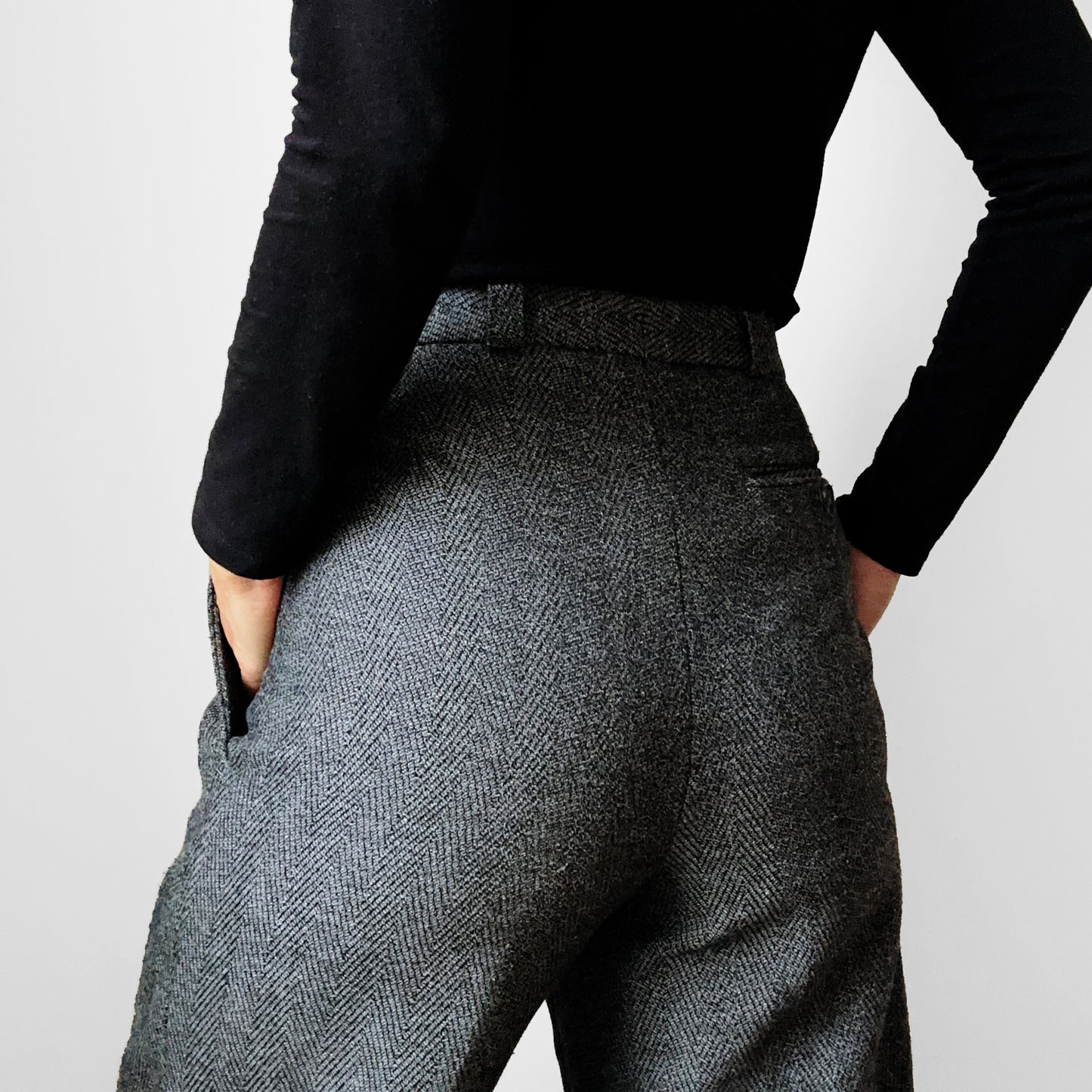 1980s Charcoal Grey Wool Blend Tweed Pleated Waist High-Waisted Trousers - Waist 28