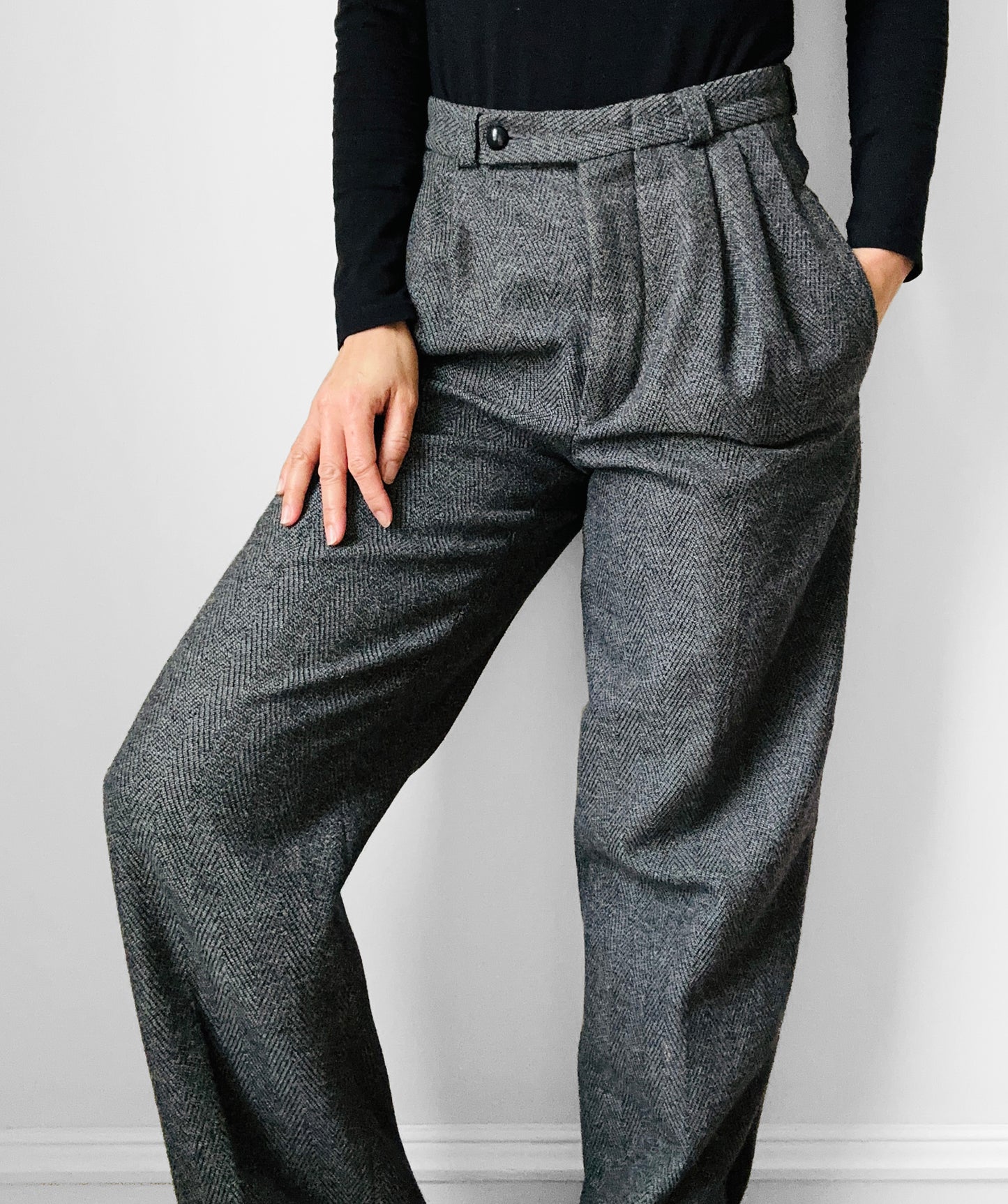 1980s Charcoal Grey Wool Blend Tweed Pleated Waist High-Waisted Trousers - Waist 28