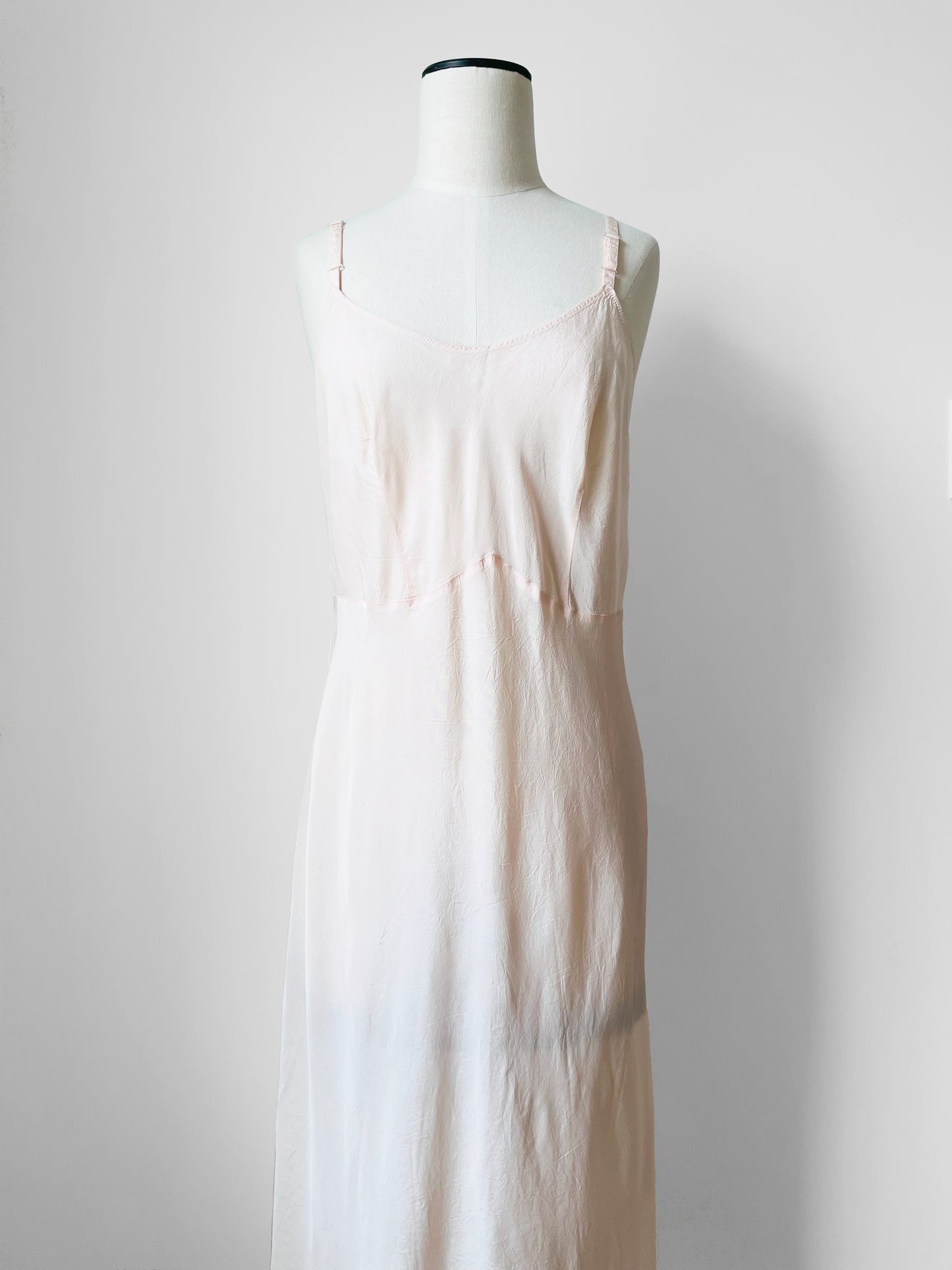 1960s Pale Blush Pink Taffeta Scalloped Detail Slip Dress - S/M