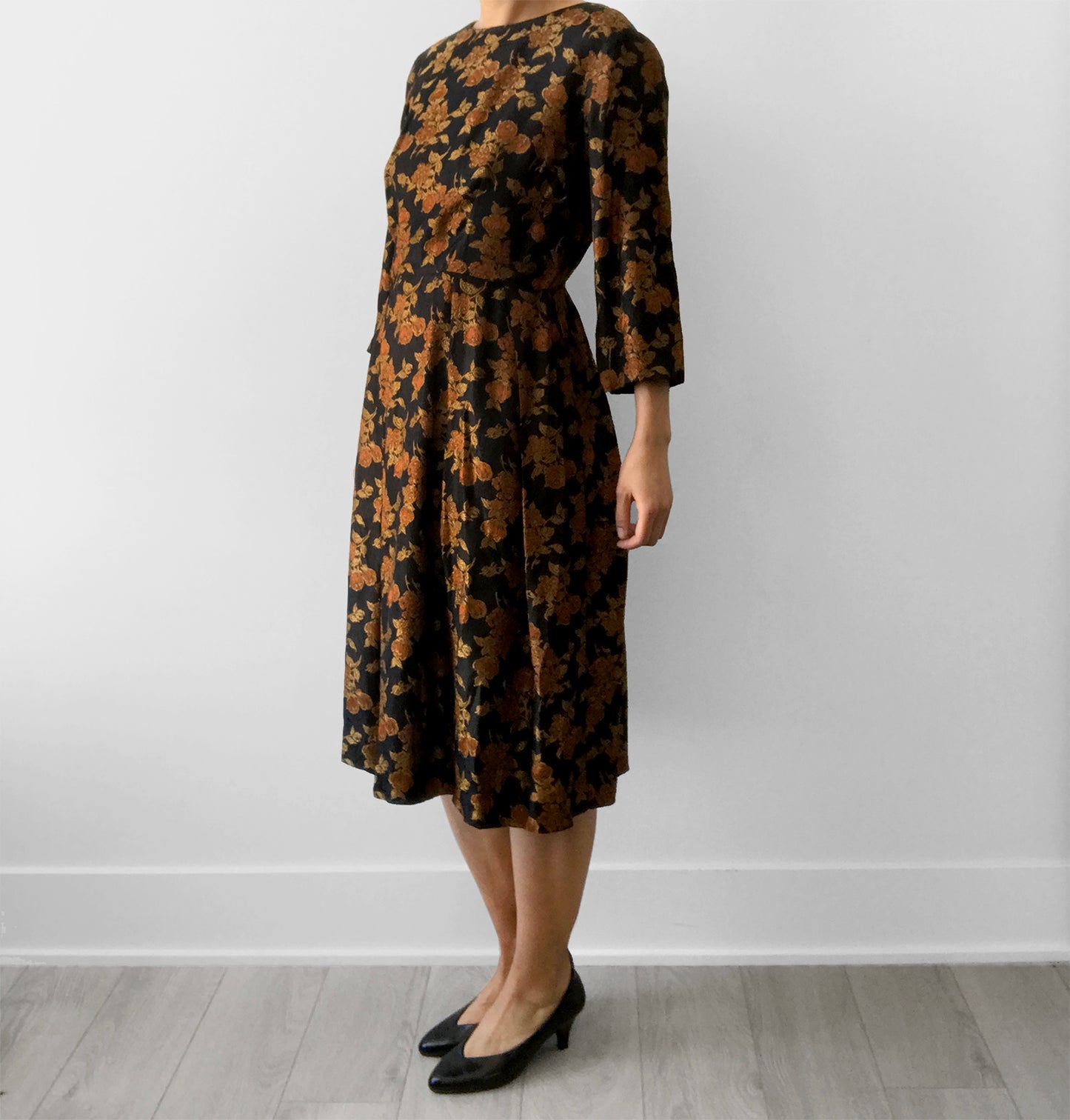 1960s Made in New Zealand Floral Patterned Black Rust Gold Knee-Length Evening-Dress Dress