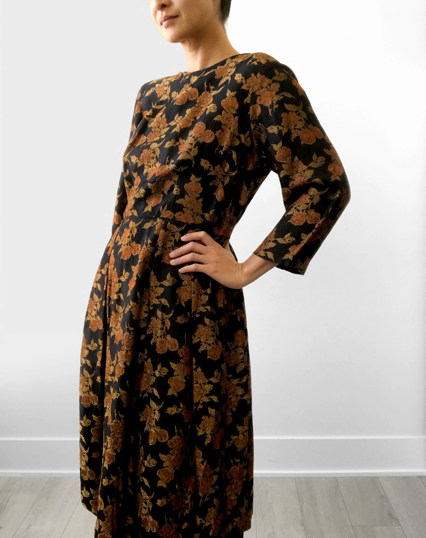 1960s Made in New Zealand Floral Patterned Black Rust Gold Knee-Length Evening-Dress Dress