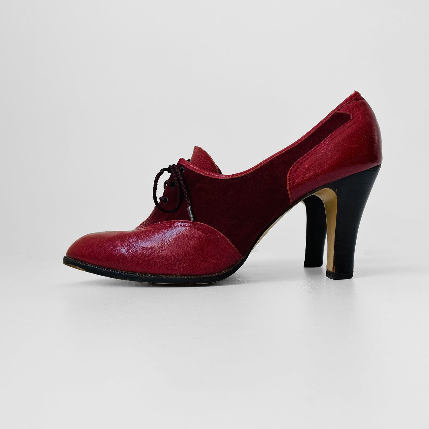 1960s Cherry Red Lace Up Leather and Suede High-Heeled Shoes - Sz. 9.5M