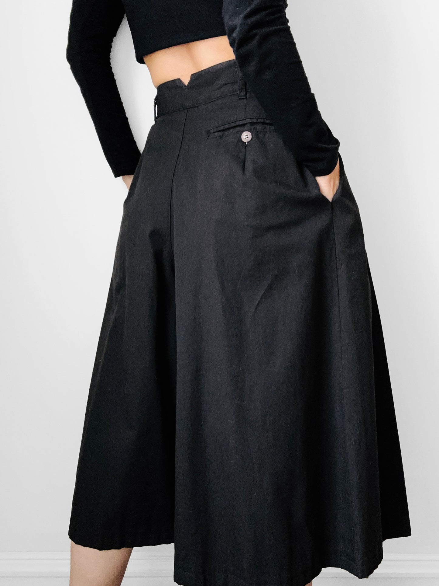 1970s Made in Canada Black Cotton High-Waisted Pleated Calvin Klein Wide-Leg Culotte Pants - Sz. S / Waist 26.5