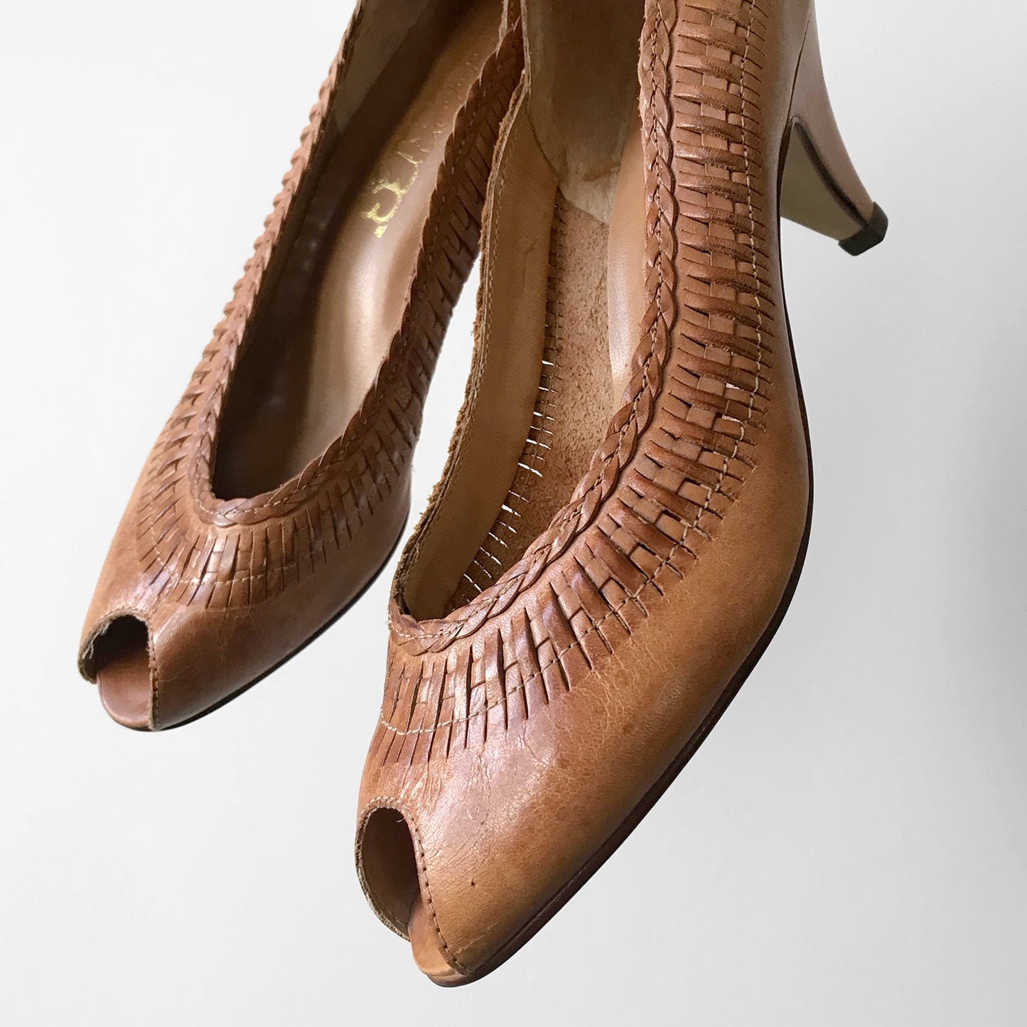 1970s Tan Woven Leather Peep-Toe High Heeled Pumps