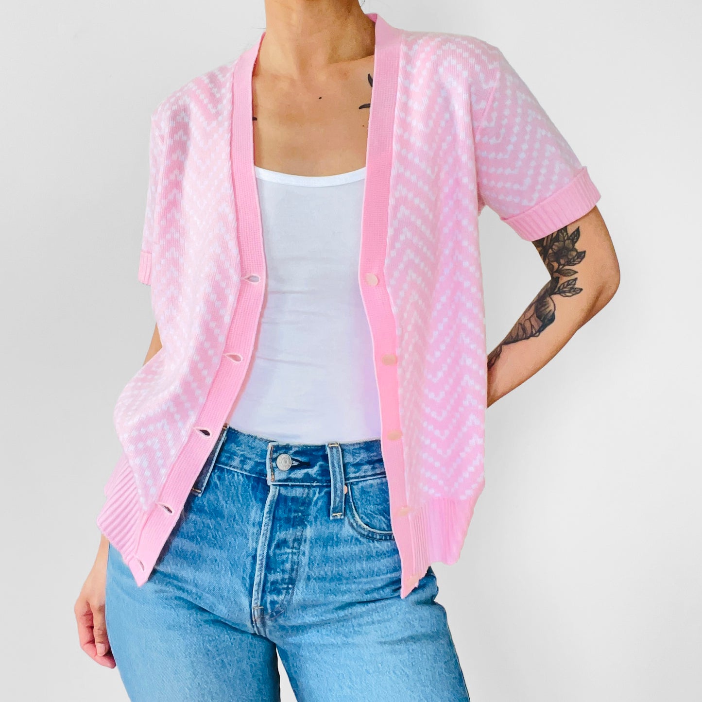 1960s Pink and White Chevron Stripe Patterned Button-Front Short-Sleeve Knit Cardigan Sweater