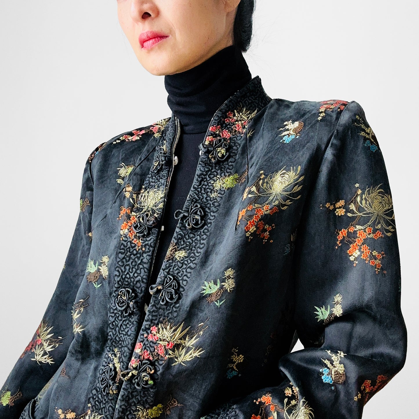 1960s Black and White Floral Silk Fully Reversible Asian Cheongsam Jacket - Sz. S