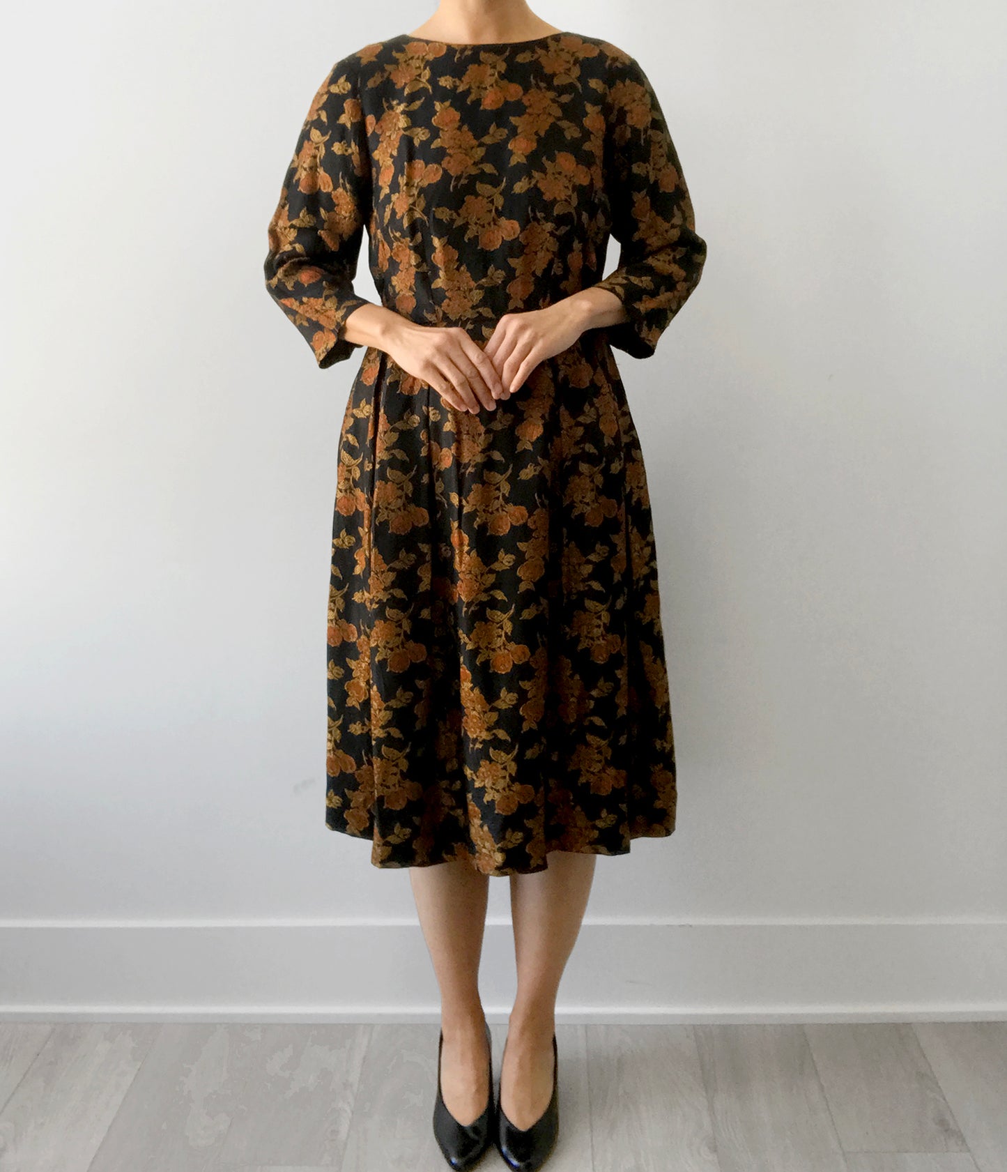 1960s Made in New Zealand Floral Patterned Black Rust Gold Knee-Length Evening-Dress Dress