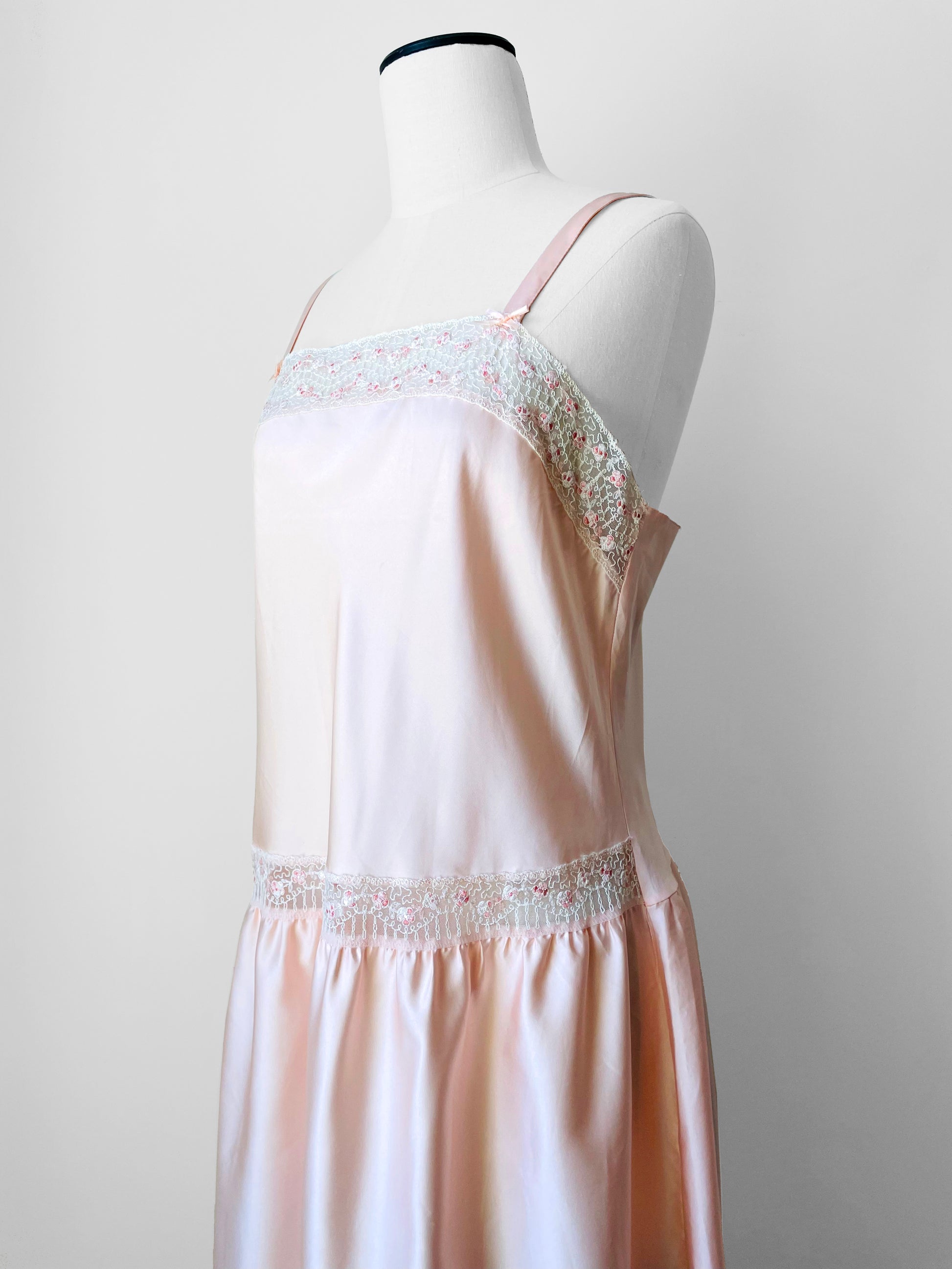 Soft Pink Satin and Lace 1920s Style Drop Waist Nightgown - M/L Box & Burrow Vintage Soft Pink Satin and Lace 1920s Style Drop Waist Nightgown - M/L Box & Burrow Vintage