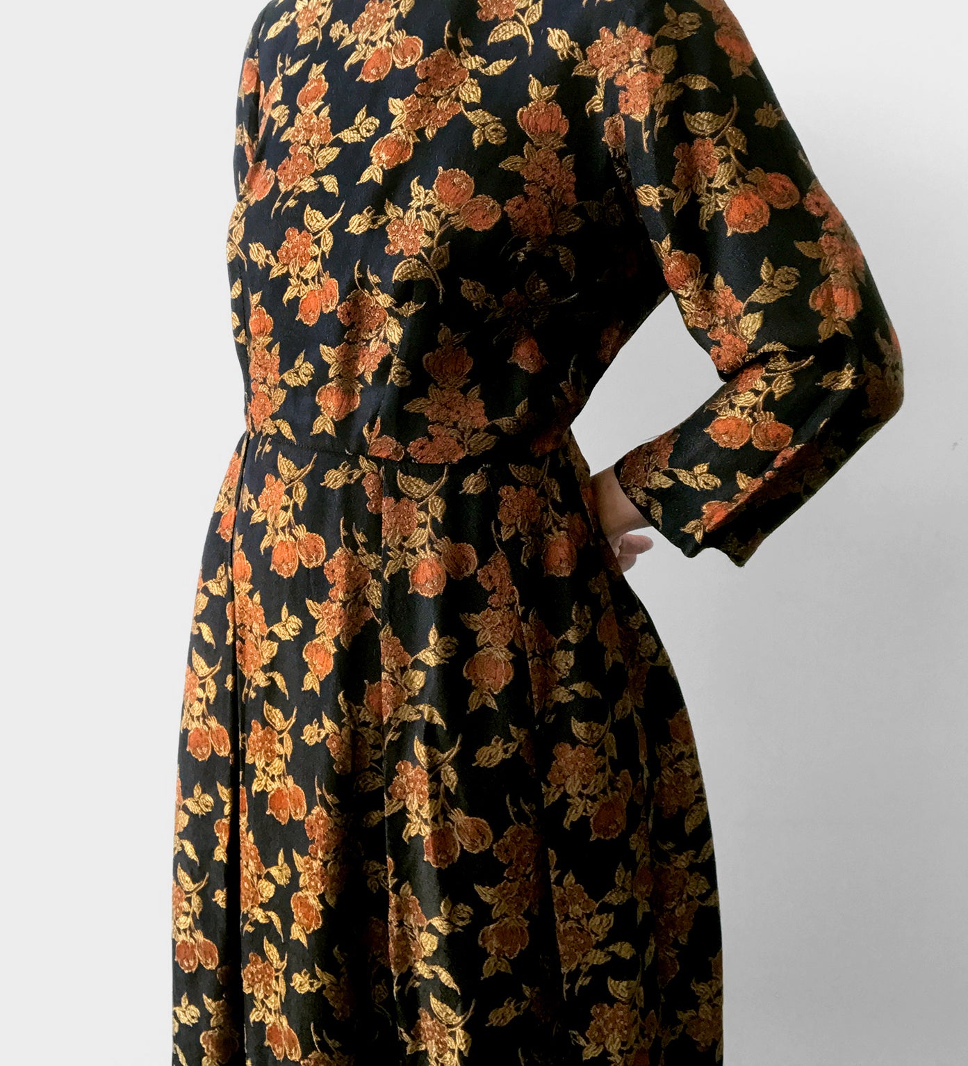 1960s Made in New Zealand Floral Patterned Black Rust Gold Knee-Length Evening-Dress Dress