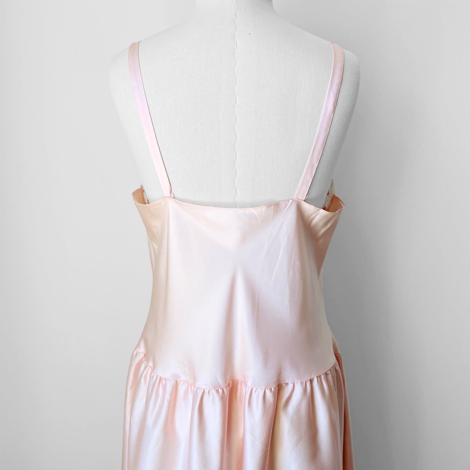 Soft Pink Satin and Lace 1920s Style Drop Waist Nightgown - M/L Box & Burrow Vintage Soft Pink Satin and Lace 1920s Style Drop Waist Nightgown - M/L Box & Burrow Vintage