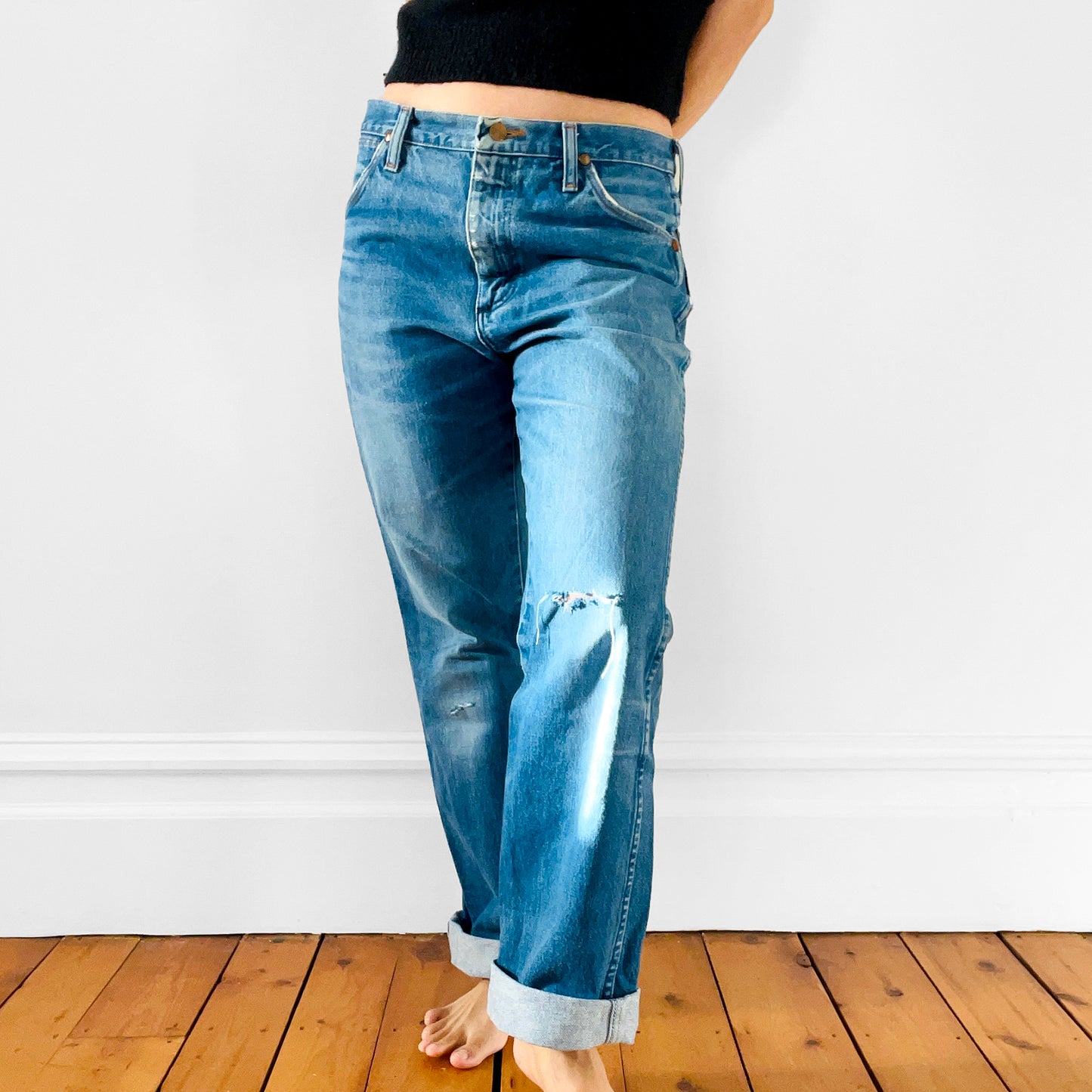 1980s Distressed Well-Worn Faded Denim WRANGLER Blue Jeans