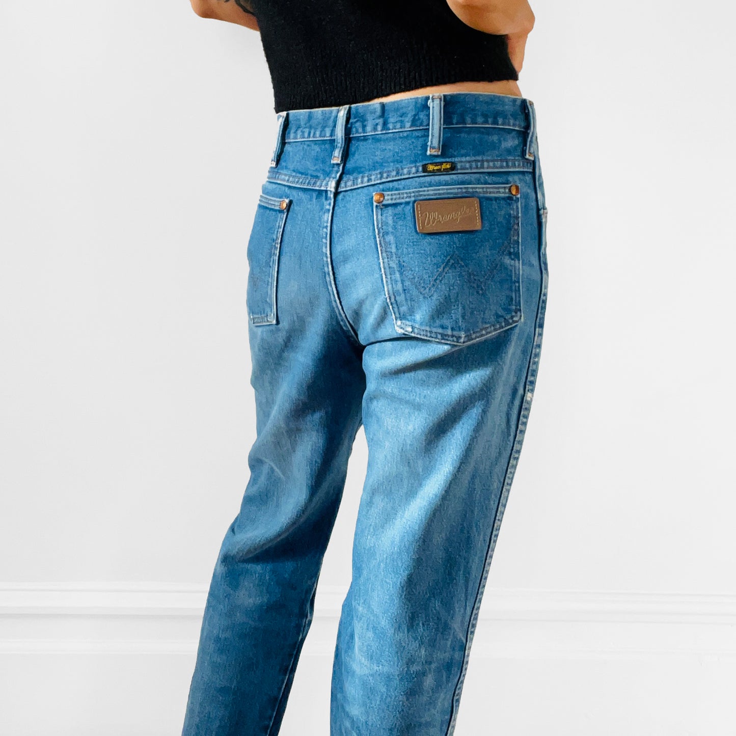 1980s Distressed Well-Worn Faded Denim WRANGLER Blue Jeans