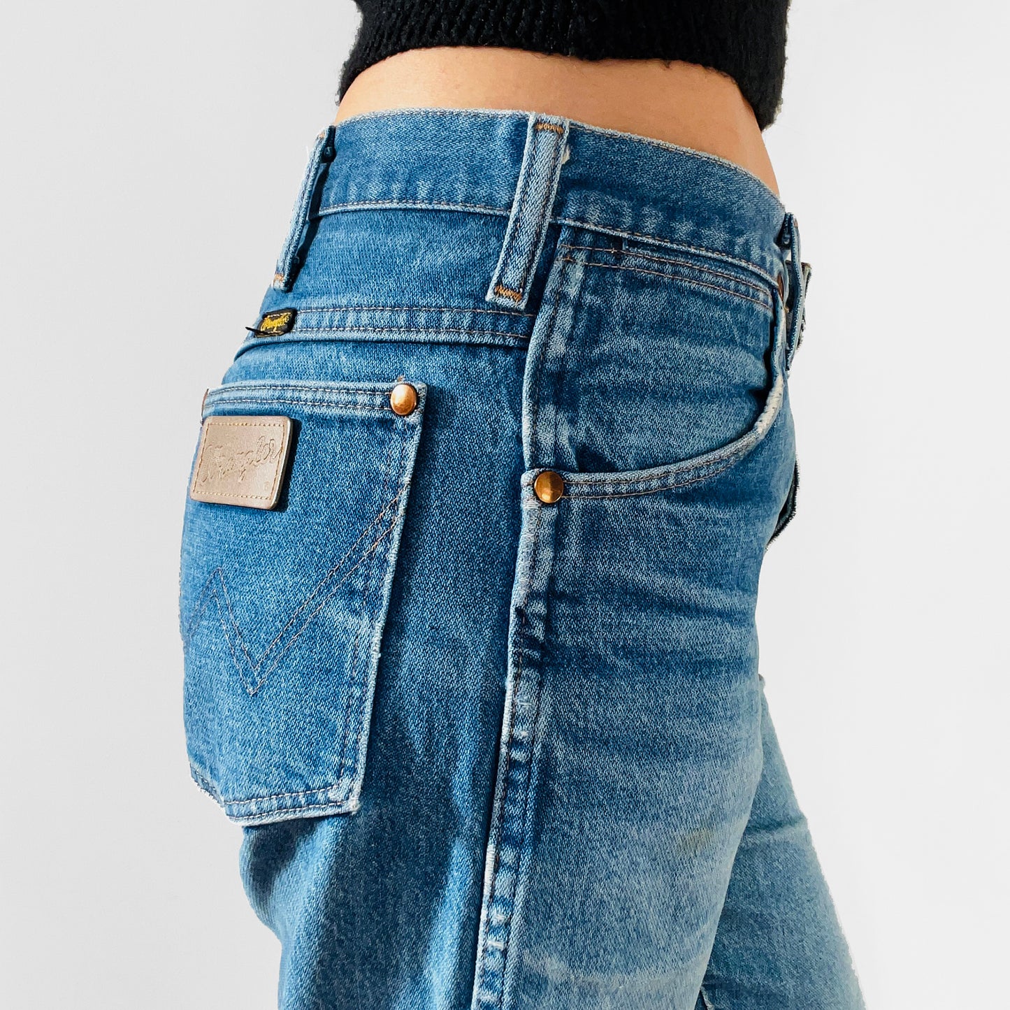 1980s Distressed Well-Worn Faded Denim WRANGLER Blue Jeans