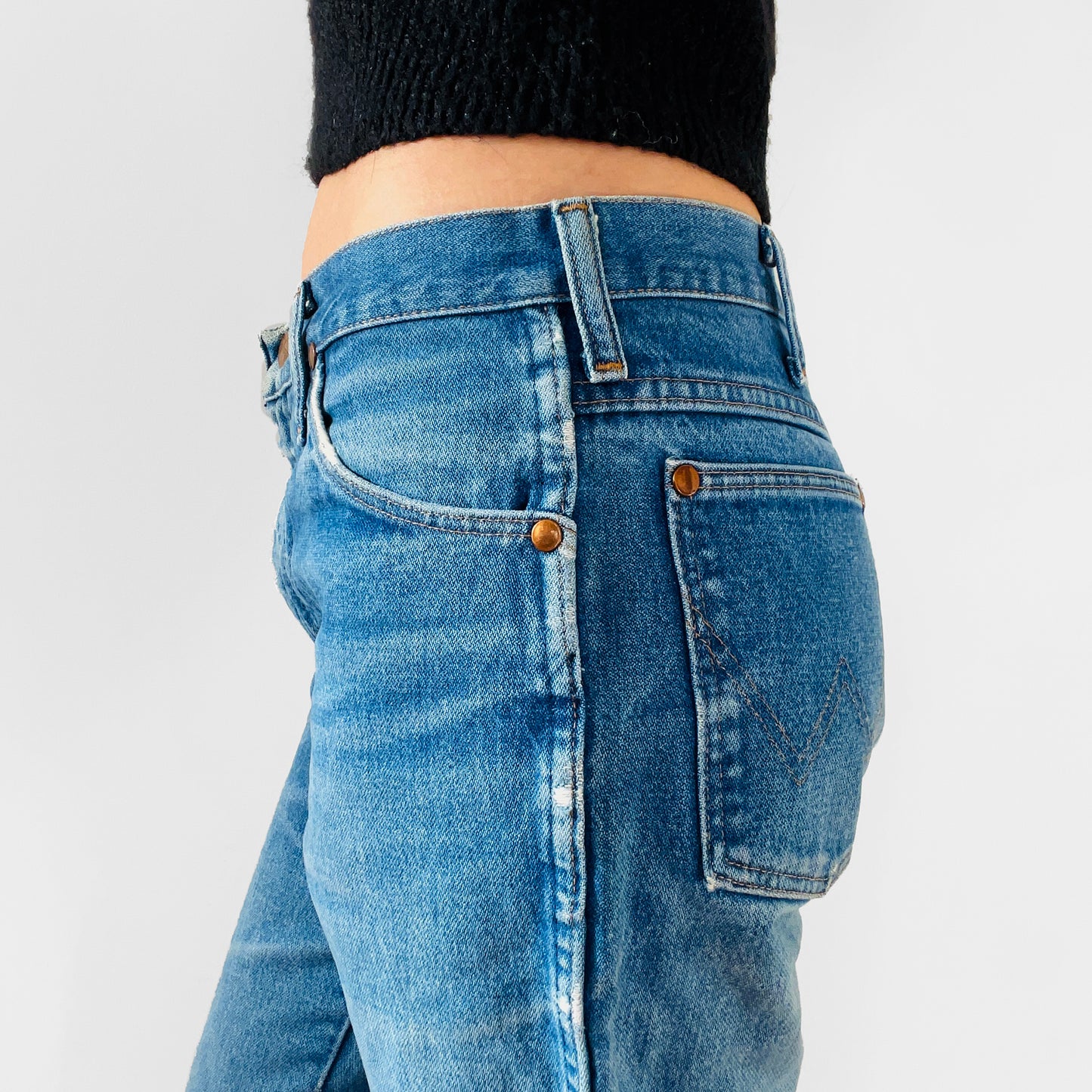 1980s Distressed Well-Worn Faded Denim WRANGLER Blue Jeans