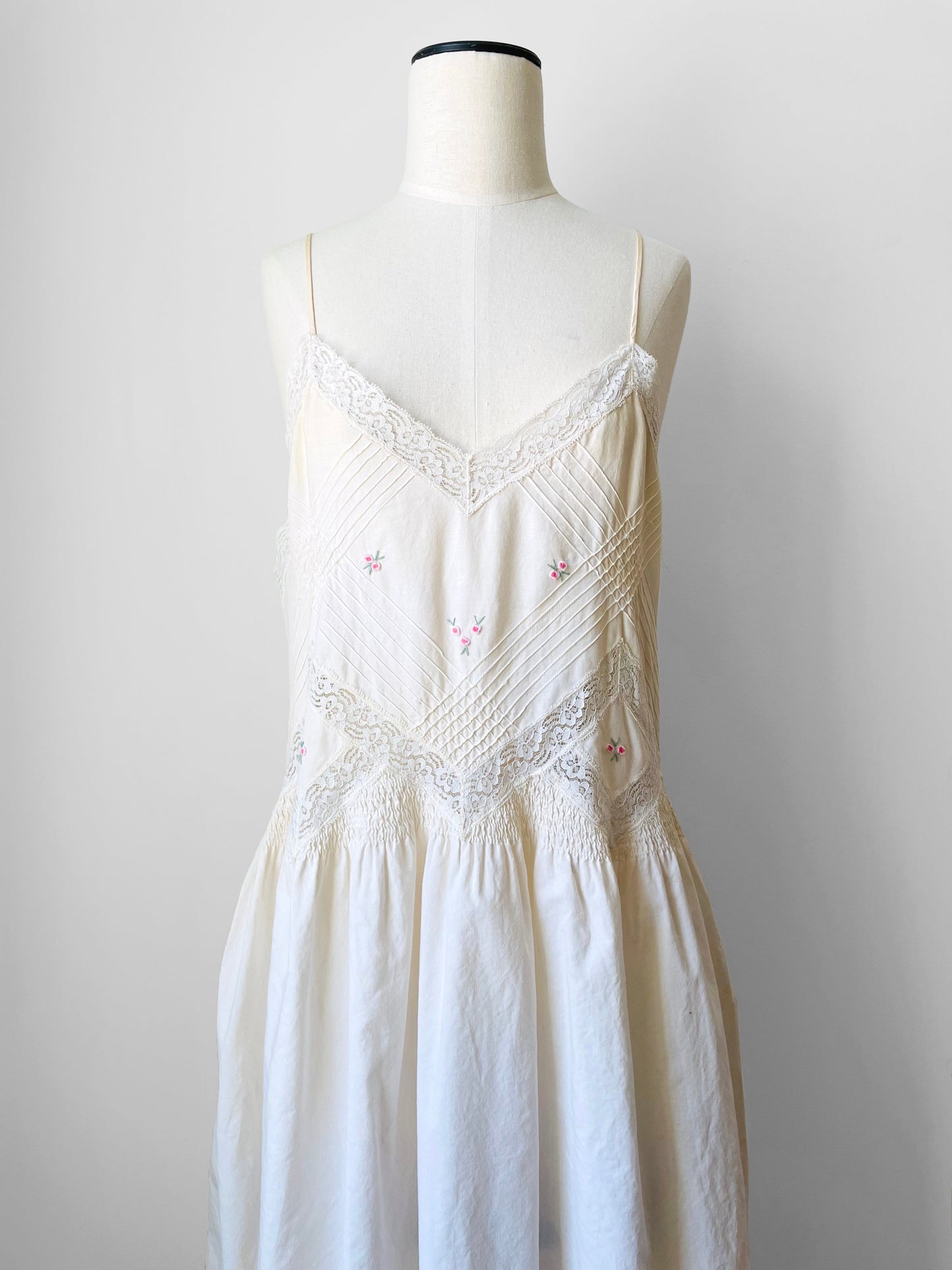 1980s Cotton Lace Floral Embellished Gown - M/L