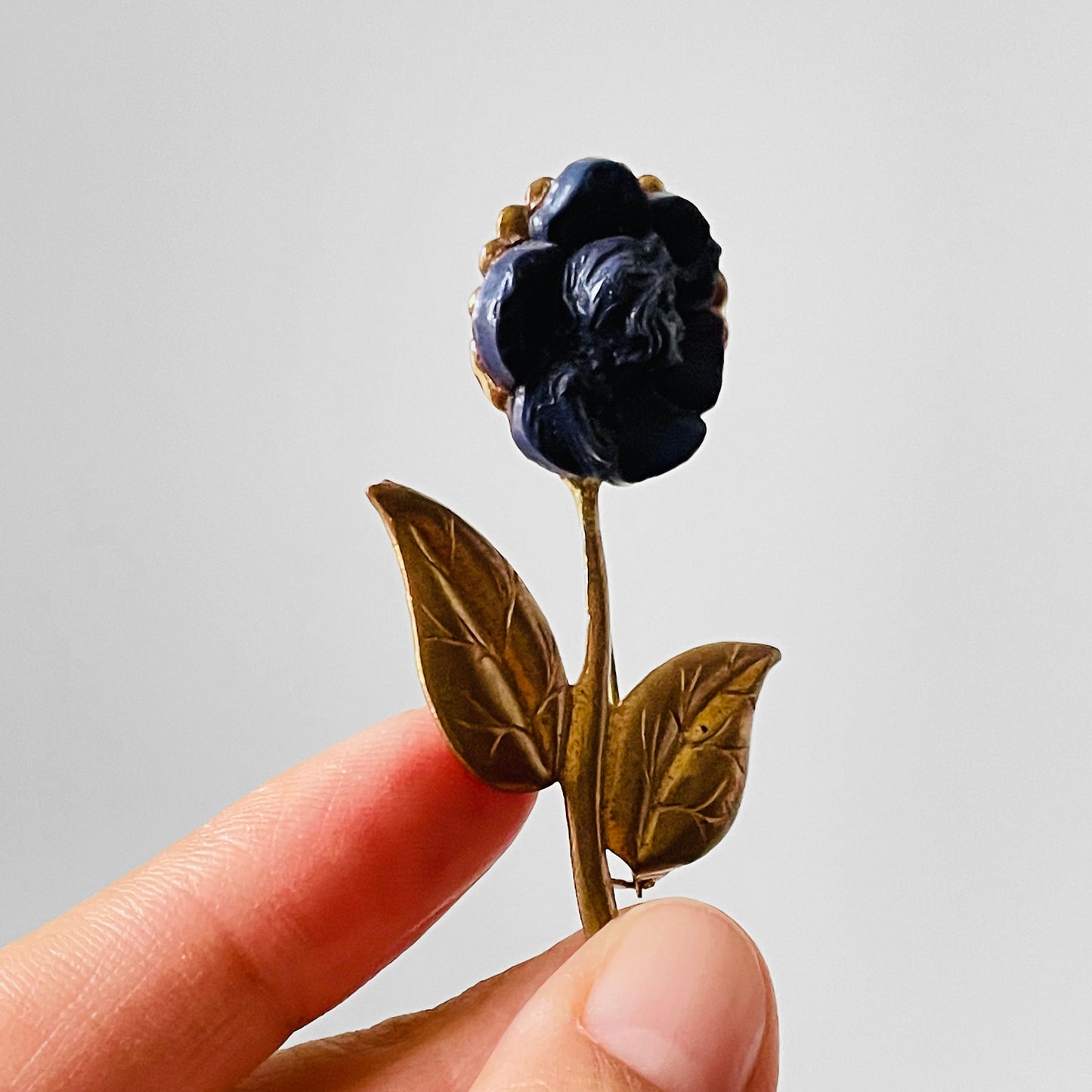 Late 1800s Early 1900s Cameo Flower Pin