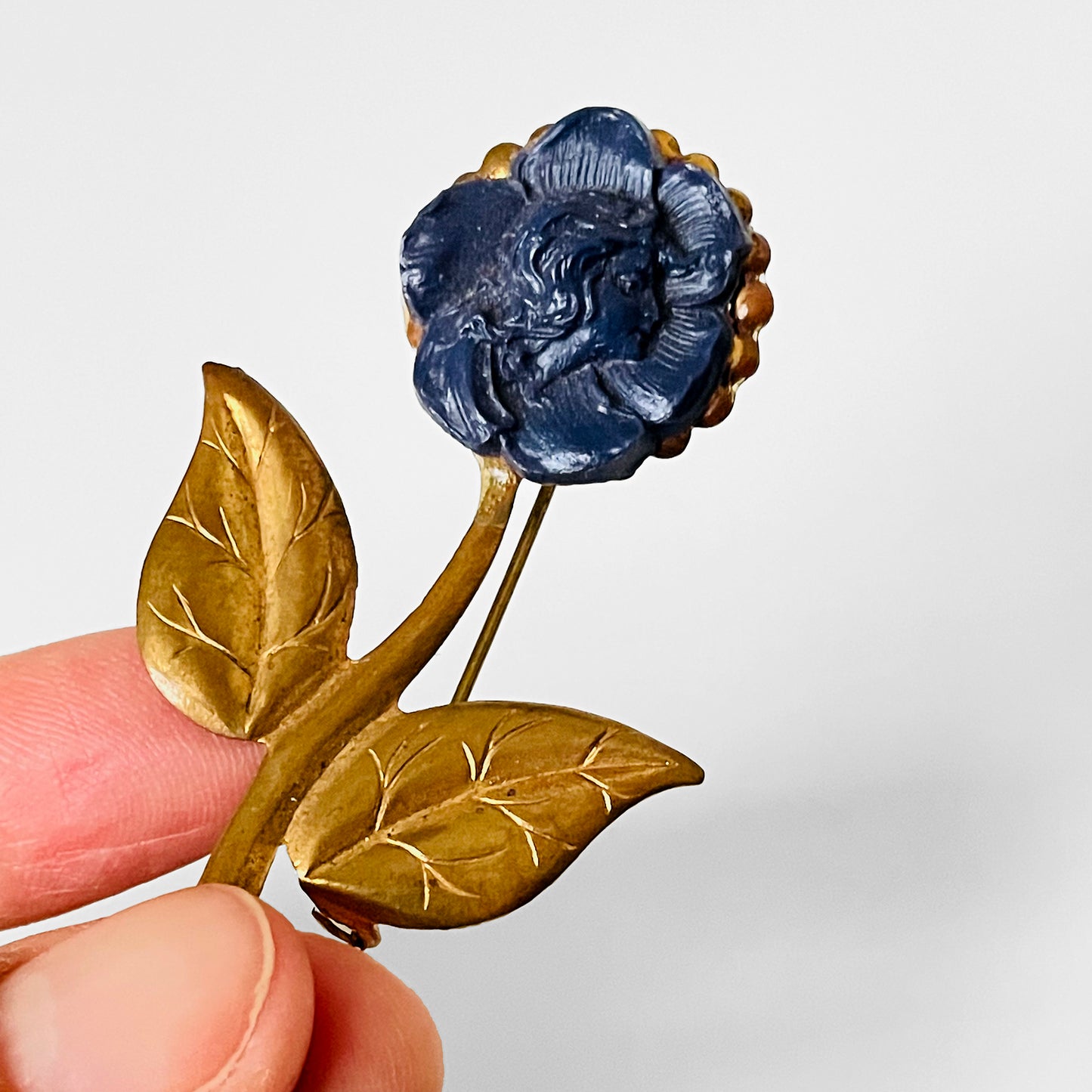 Late 1800s Early 1900s Cameo Flower Pin