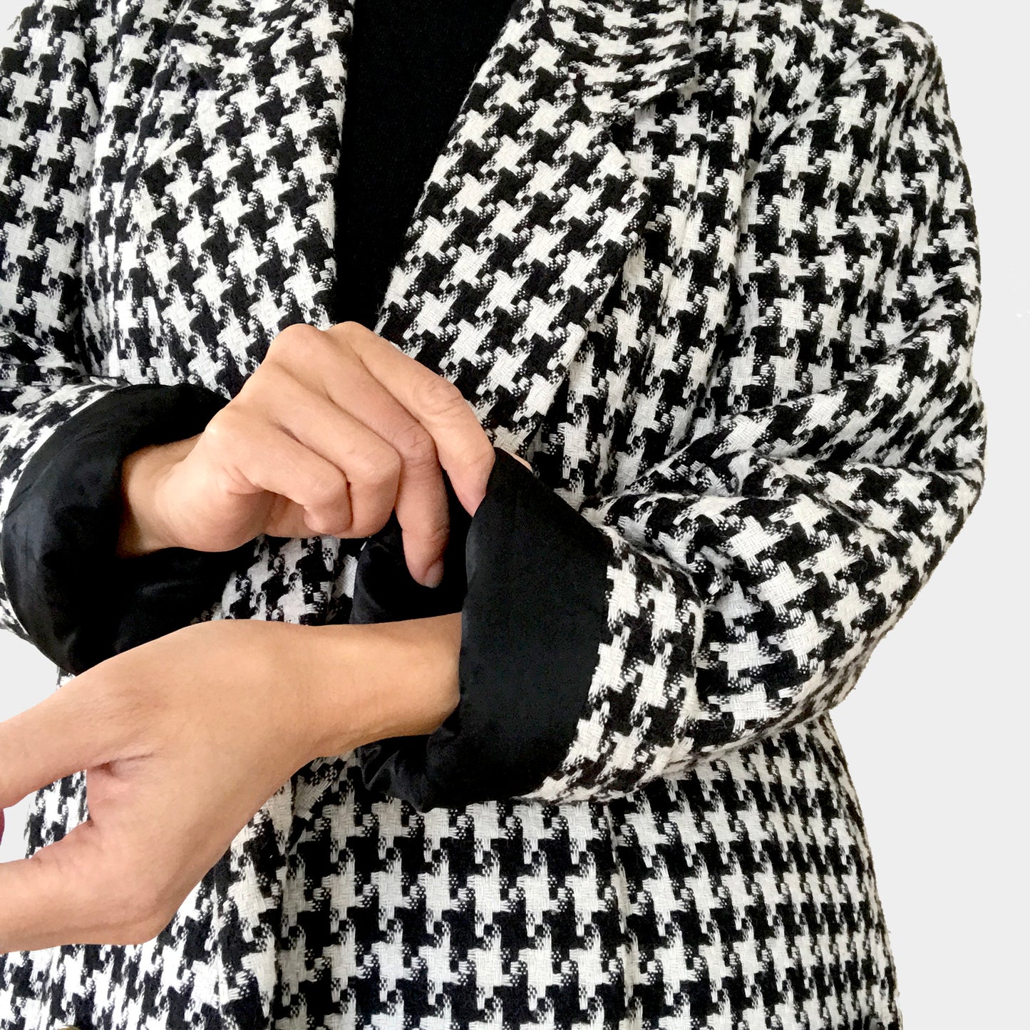 1980s Black and White Wool Houndstooth Double-Breasted Gold Button Blazer Jacket