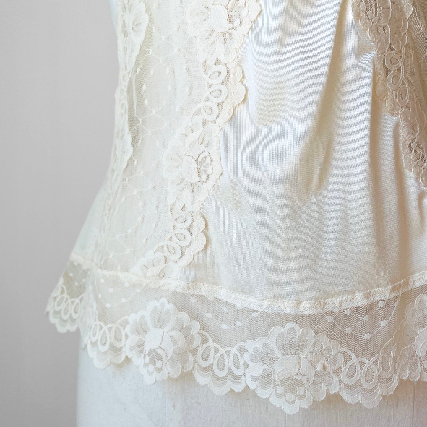 1970s Dreamy Cream Lace Camisole Tank Top - S/M