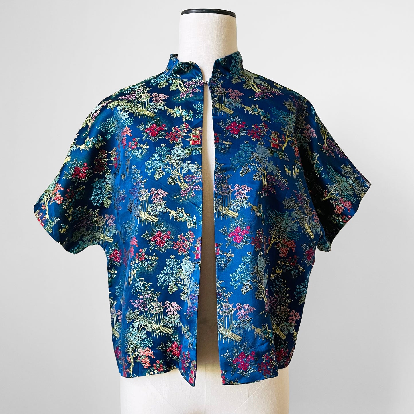 1960s Blue Sapphire Chinoiserie Patterned Short-Waisted Open-Front Jacket - S/M