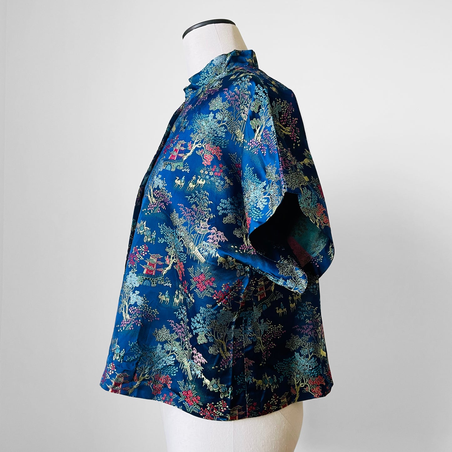 1960s Blue Sapphire Chinoiserie Patterned Short-Waisted Open-Front Jacket - S/M