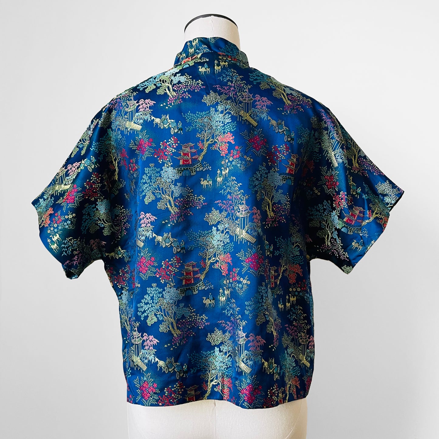 1960s Blue Sapphire Chinoiserie Patterned Short-Waisted Open-Front Jacket - S/M