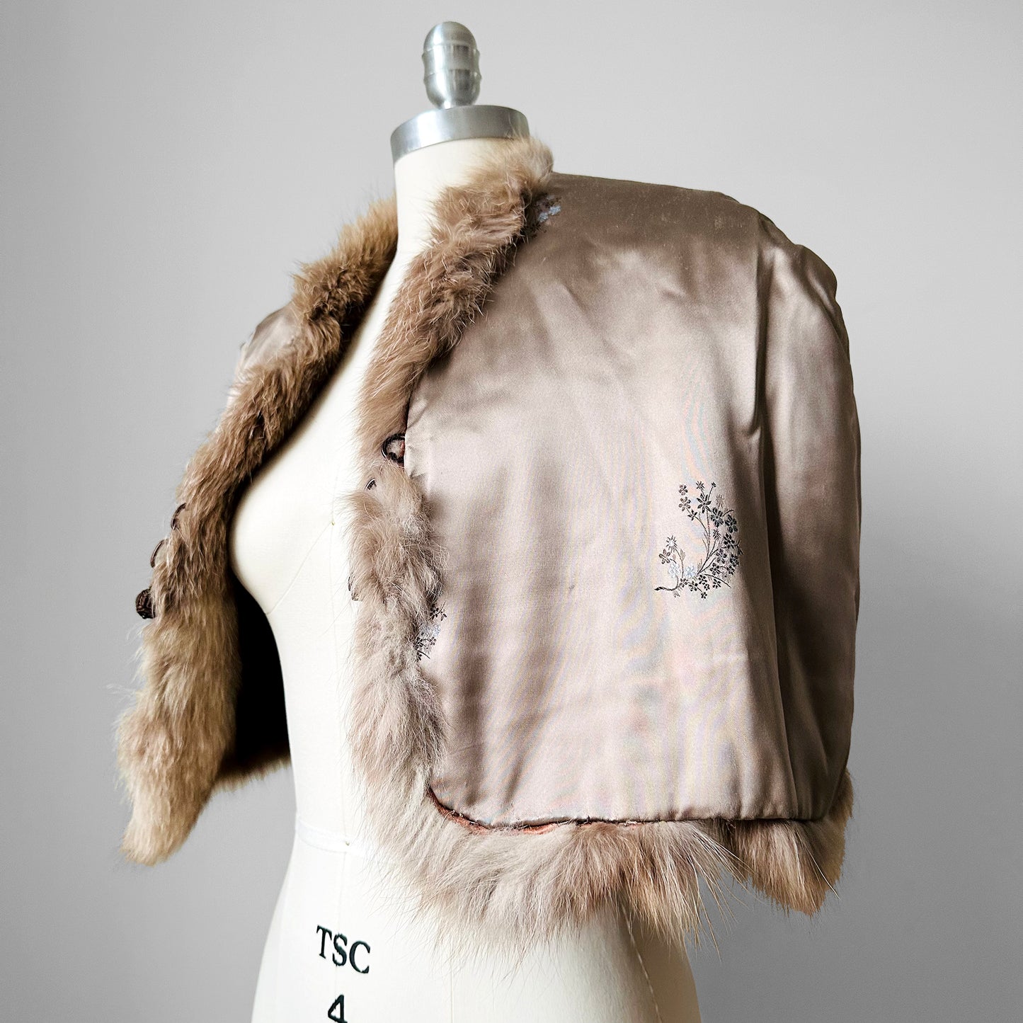 1960s Soft Tan and Satin Snap Button Lined Fur Stole