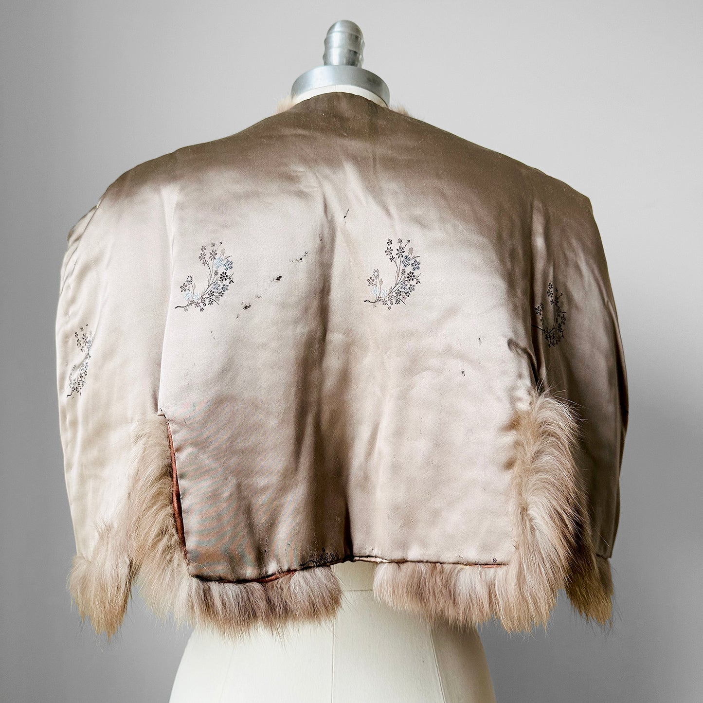 1960s Soft Tan and Satin Snap Button Lined Fur Stole