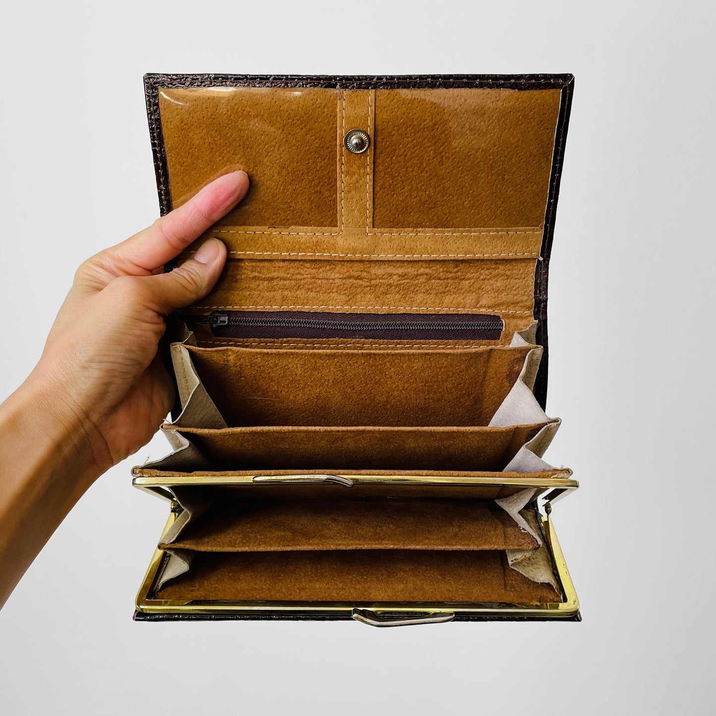 1970s Textured Dark Brown Faux-Leather Accordion Wallet