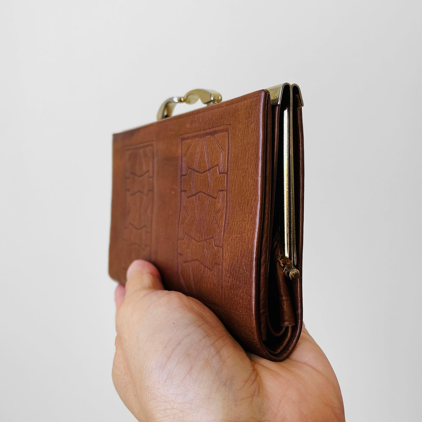 1970s Brown Soft Textured Patterned Leather Kiss-Lock Wallet